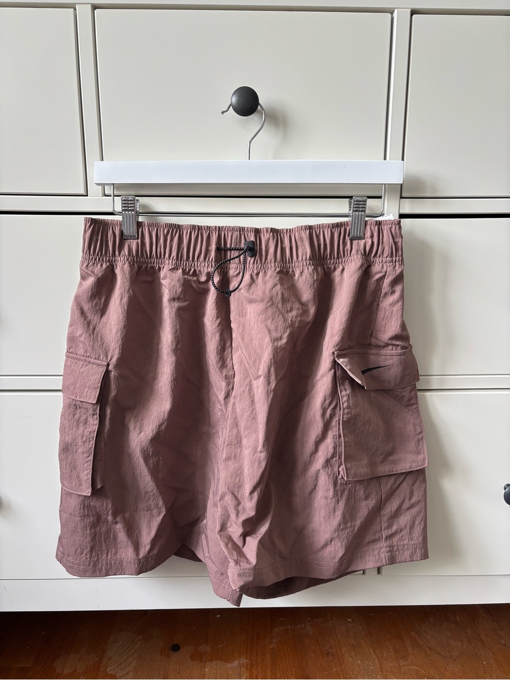 Nike Sportswear Essential Woven High-Rise Shorts